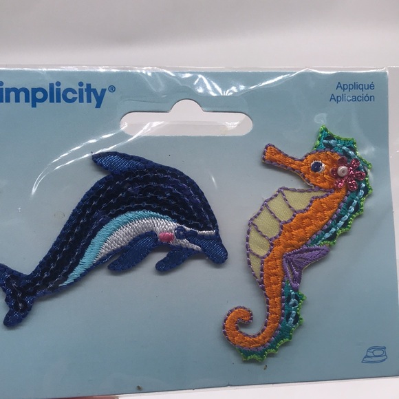 Simplicity Embroidered Iron-on/Sew-on Appliqué—Dolphin & Seahorse - Picture 4 of 4